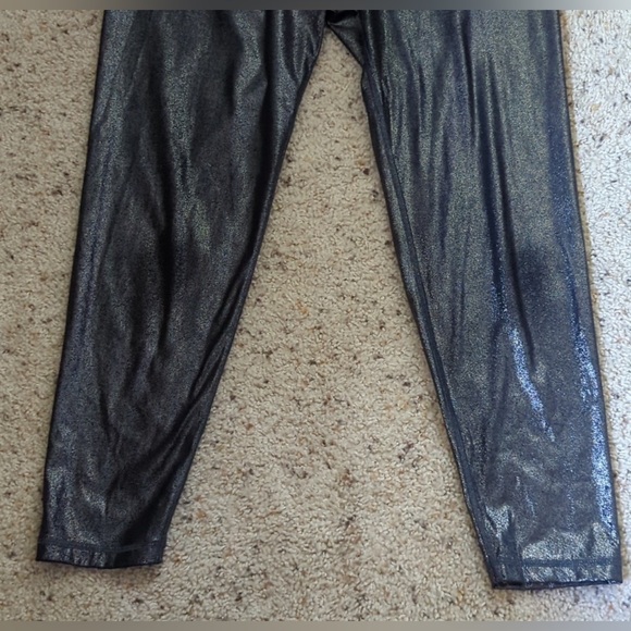 Victoria Sport Shiny Metallic Black and Silver Sports Bra & Leggings Set - Picture 13 of 15